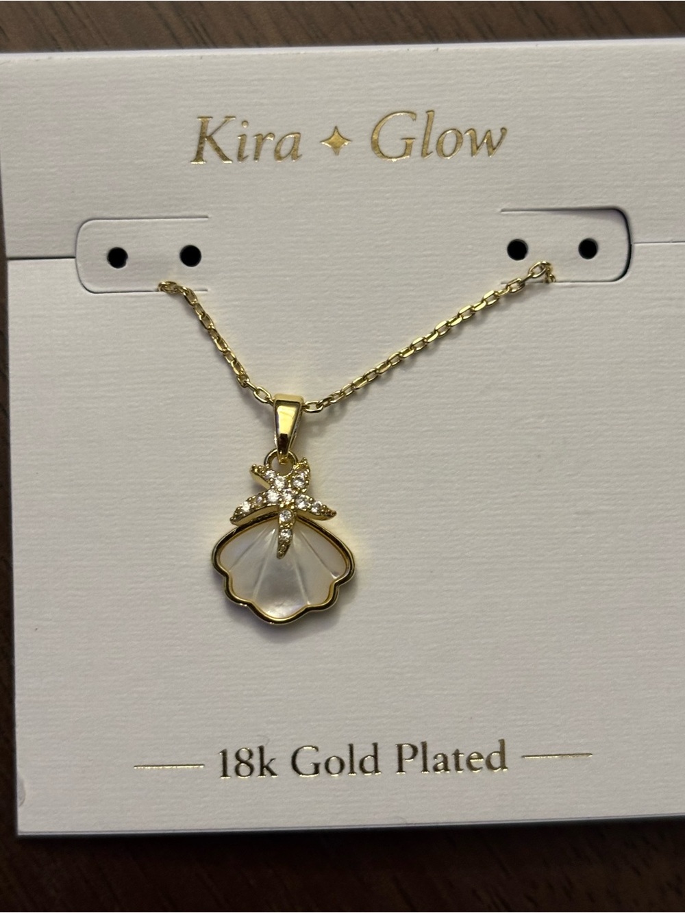 18k Gold Plated Shell & starfish Pendant Necklace in Gold and White